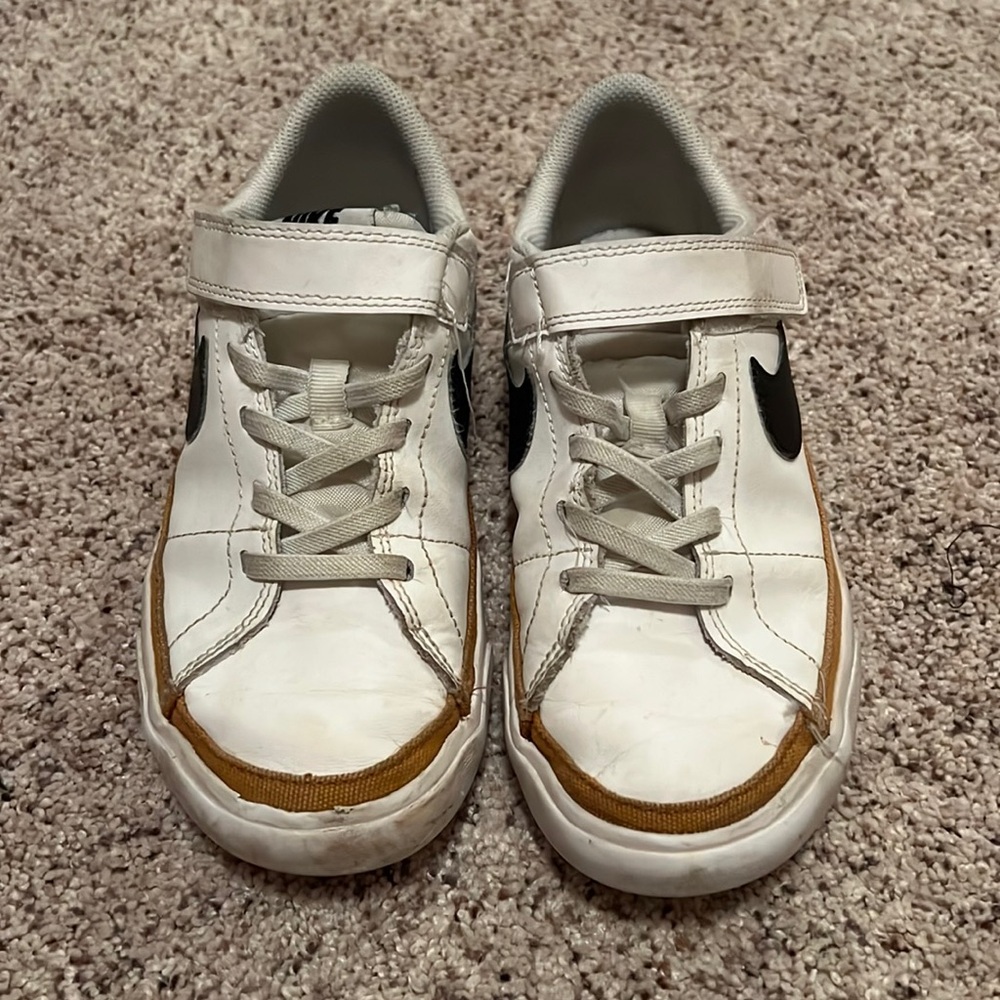Boys Nike Legacy Court Shoes